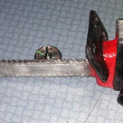 chainsaw 1
ich weiß das schießt nicht aber ich hatte auf dem zombie hazzard 2 soviel spaß damit das ich sie euch nicht vorenthalten wollte.
hat sorg