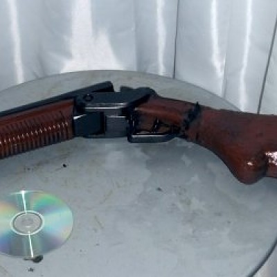 shotgun
mit polsterschaft zum zuschlagen