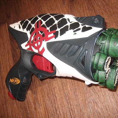 Eight Alien Gun rechts