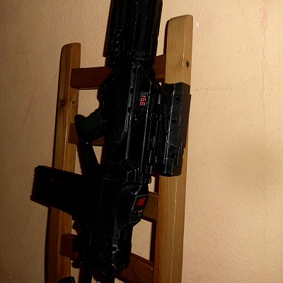 Nerf Rayven:
N&J Arms Model TAR II mit Tim Taylor Mod, verlängerter Schulterstütze und BAAC