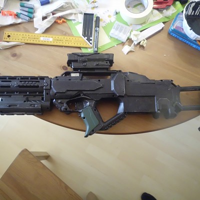 Nerf Rayven:
N&J Arms Model TAR II mit Tim Taylor Mod, verlängerter Schulterstütze und BAAC