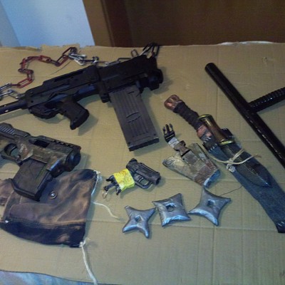 Ein Teil des LARP-Arsenals (inkl. Tape-Shuriken)