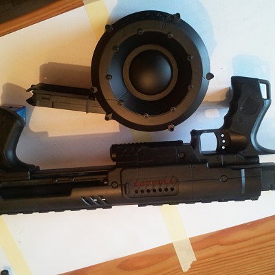 zerlegt, grundiert, schwarz matt...