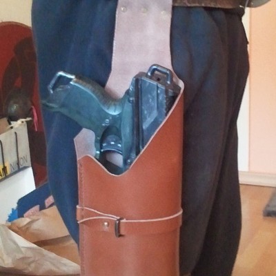klassischer Holster für eine Strongarm, rechts