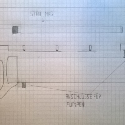 Blaster Skizze,
8Kästchen entsprechen 10cm
Alle Teile (außer dem Tank) sind 3cm Breit.
Der Tank hat einen Durchmesser von 7,5cm, die Entkappen von