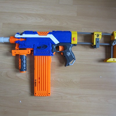 Entschieden: Recon Stütze, kürzerer Lauf als Recon Lauf
Wunsch: Taktischer Griff
Vorschlag 1.1.1
Griff "nah"