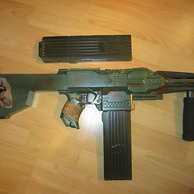 Die Fertige Stryfe
9V mit 2 18er Mags^^