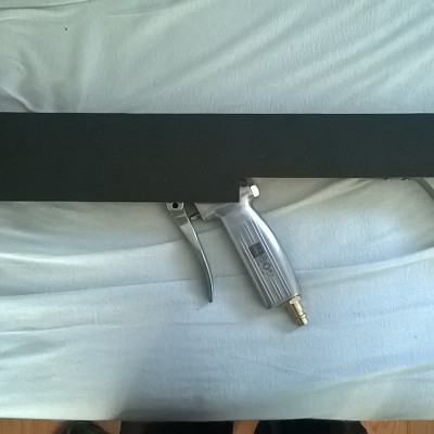 SMG, Druckluft, noch nicht fertig.
Die eine seite der Abdeckung habe ich einfach mal draufgelegt