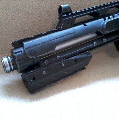 Raider Front mit gemoddetem Griff und Schiene