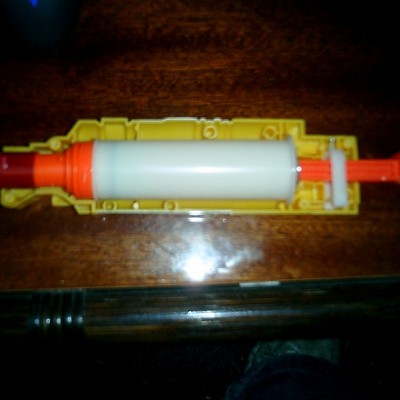 und schon fliegen Die Darts mindestens doppelt so weit und die Switch Shotkartusche klackert herlich beim abziehen Bringt zwar null beim wii spielen a