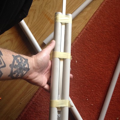 Spacer zwischen den Läufen.
1cm Quadratrohr