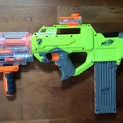 Rayven + verkürzter Reconlauf + Light Beam Unit + Recon Flip-Up Sight + Retaliator-Frontgriff