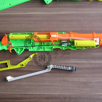 07. Nachladehebel entfernen