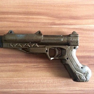 Nach dem Anschleifen Grundierung mit Gunmetal Anthrazit (kann ich empfehlen, gibt schön Struktur).