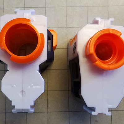 Dualrail von Vorn. Beim Klonulus-Modell ist eine Aussparung für die Einrastung einer weiteren Verlängerung vorhanden.