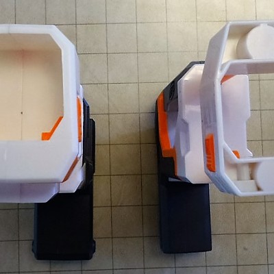 Der Anschluss der Schulterstütze mit Maghalter im Vergleich.