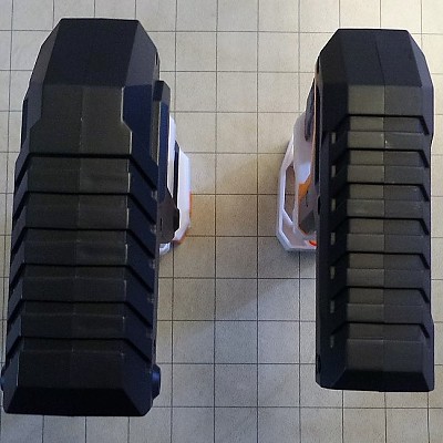 Das Endstück der Schulterstützen mit Maghalterung. Die Klonulus Version ist deutlich breiter.