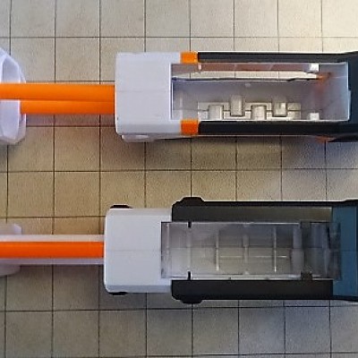 Die beiden Schulterstützen von unten. Auffallend wenig Unterschiede in der Halterung. Allerdings scheint die Klonulus Version weniger Spiel zu haben,