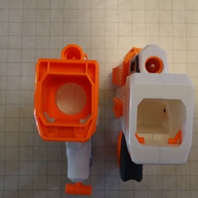 Der Anschluss der beiden Schulterstützen mit Einbaublaster.