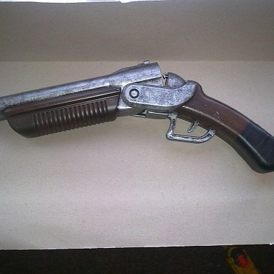 Boomstick von links, leich geöffnet