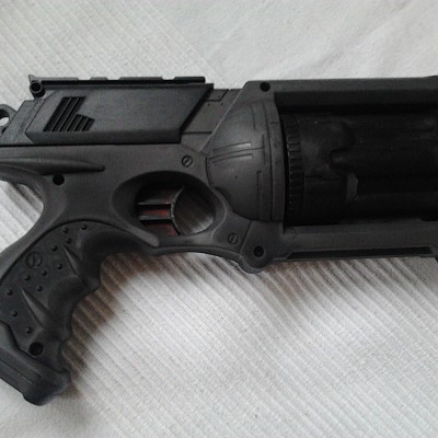 nach dem Lackieren: dies ist die zweite Seite... und leider waren nicht mehr genug Farbpigmente in der Dose. Während der Verschluss und die Trommel im