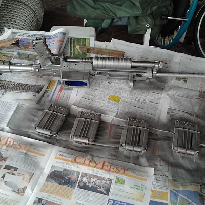 Grundierung mit Edelstahl Lack