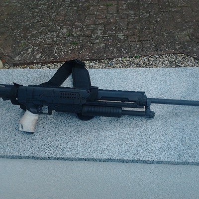 Finish: Rally-Schwarz; fleckig (angelaufene Brünierung), umwickelter Griff, Trageriemen