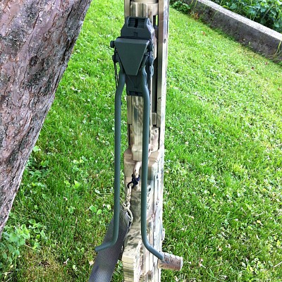 Mein selbstgebautes 2Bein !
Im zusammengelegten Zustand liegt es parallel an...