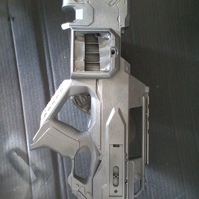 Paintjob GunMeta:l Silber bevor die letzte Schicht Schwarz-Matt drauf kommt