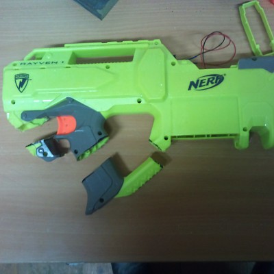 Die Sägestellen schon mit neuem Schalterkabel versehen