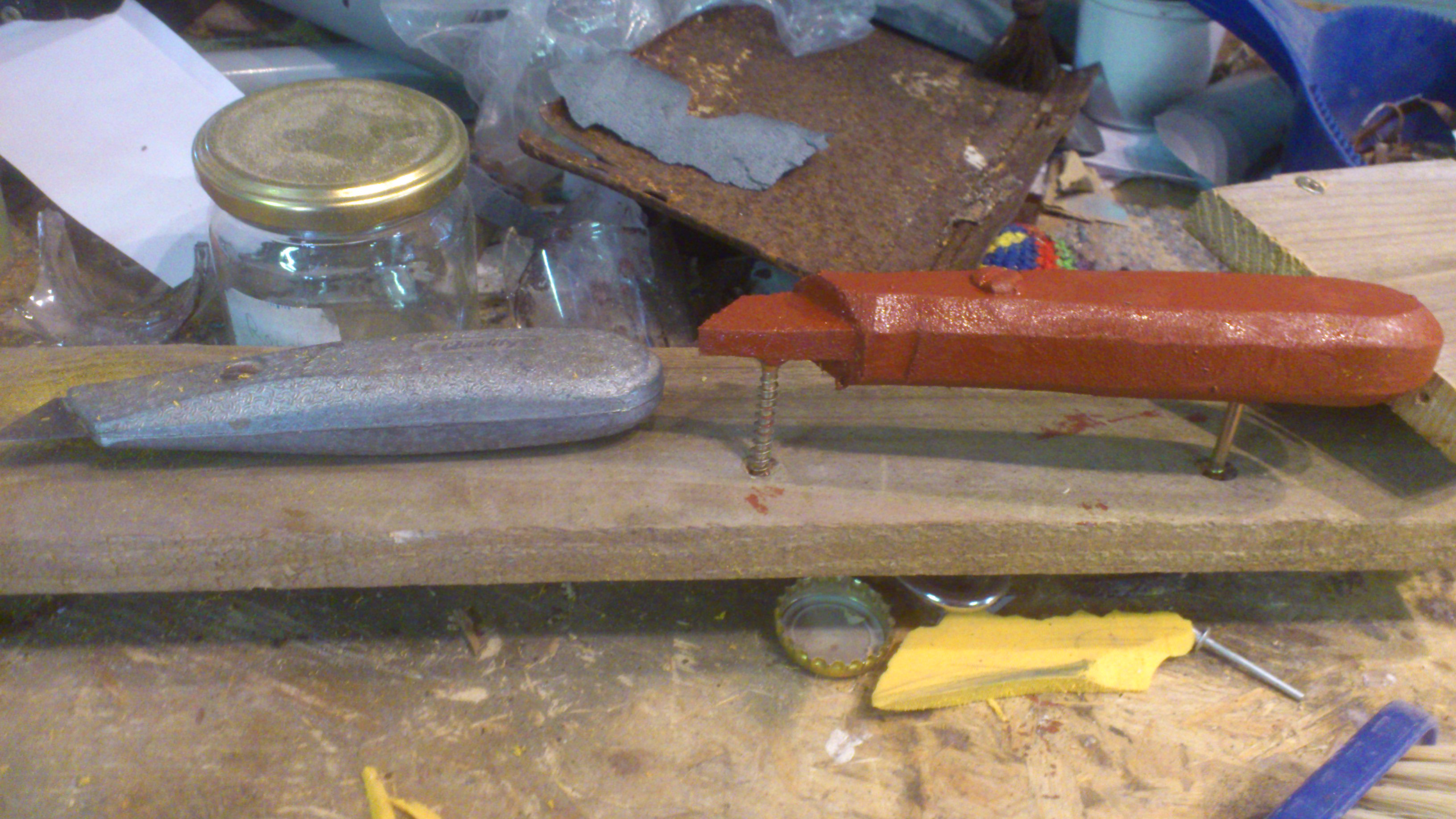 2014 06 03 13.54.42
WIP Teppichmesser (links das original)