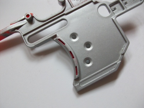 Abzug mit roten Details