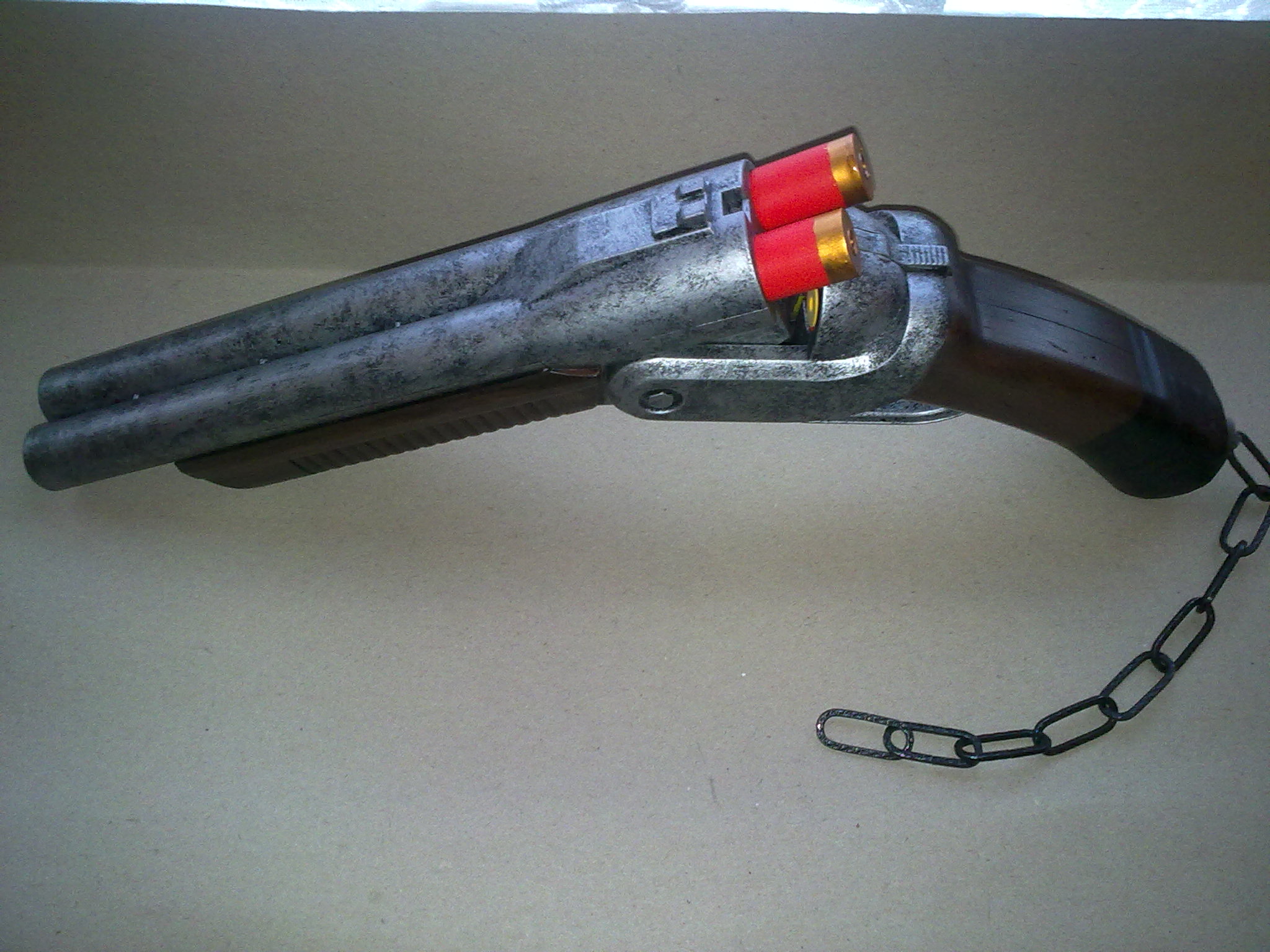 Boomstick von links mit Hülsen