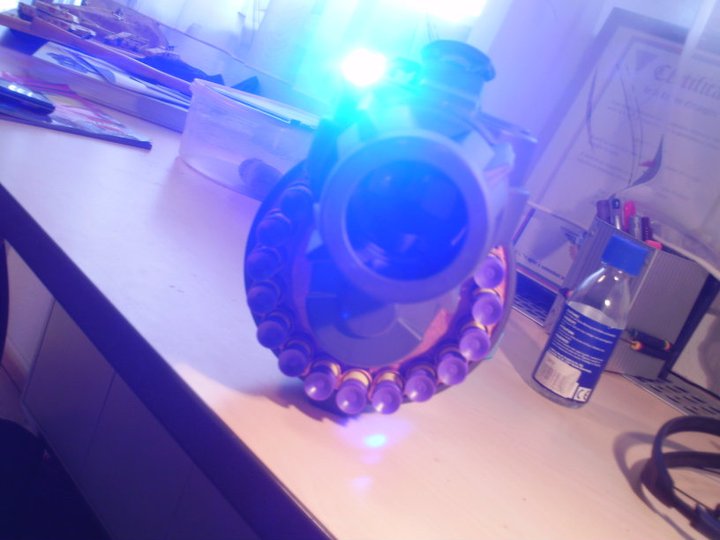 Das Flashlight bringt sich zwar nichts kommt aber ziemlich gut an.