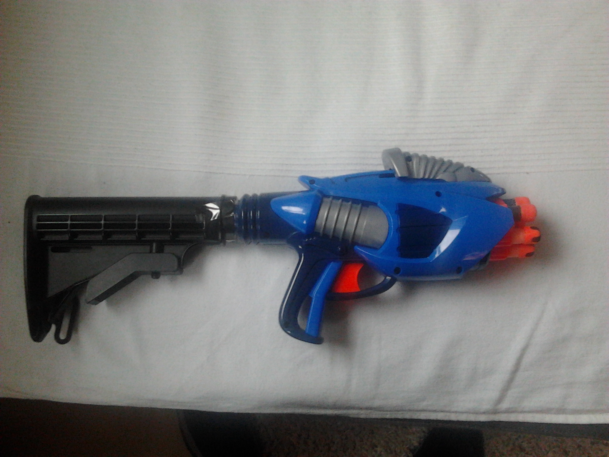 Die BuzzBee mit möglicher (ausziehbarer) Schulterstütze.
Vielleicht kommt auch die Schulterstütze der Raider ins Spiel.