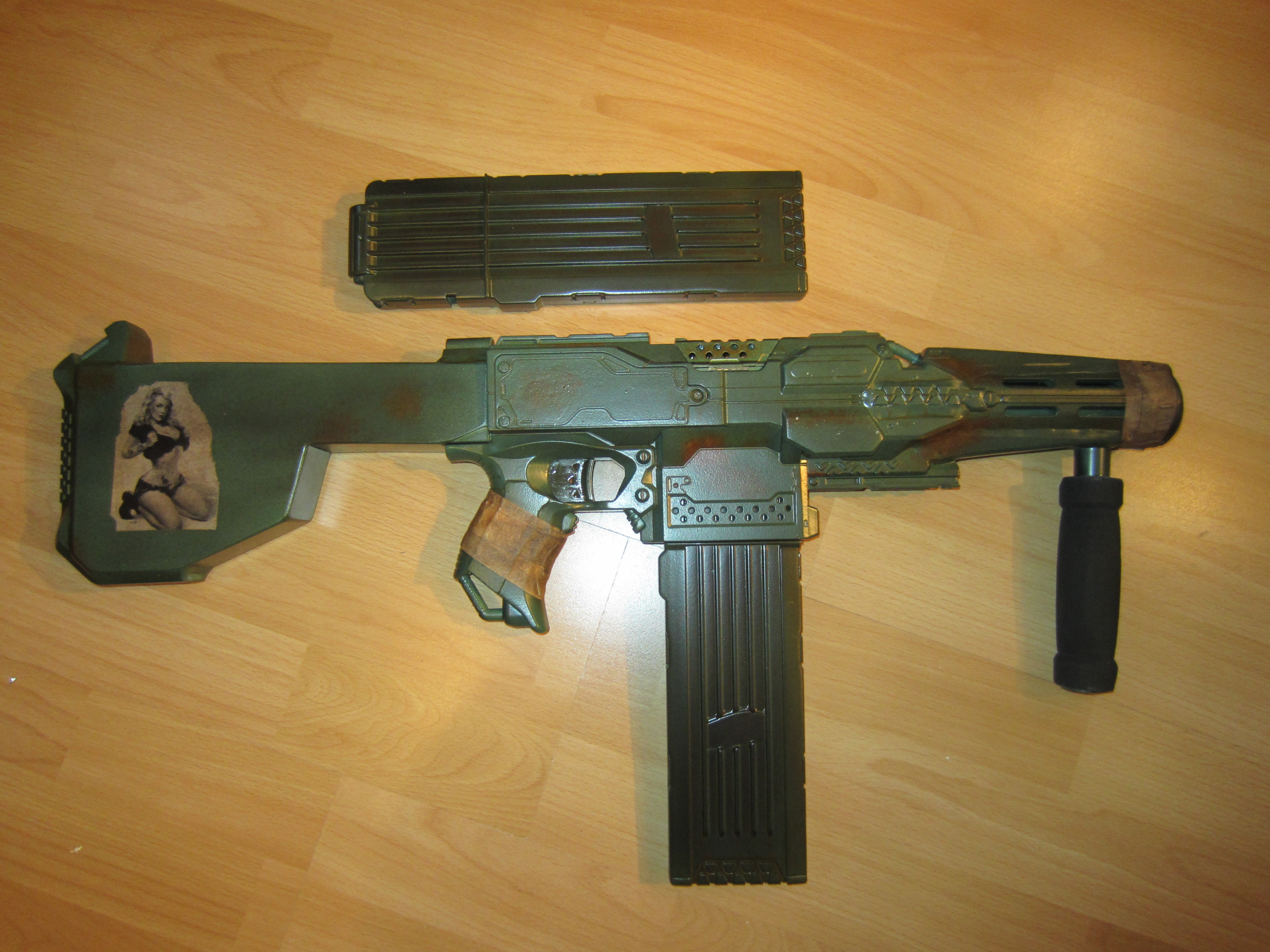 Die Fertige Stryfe
9V mit 2 18er Mags^^