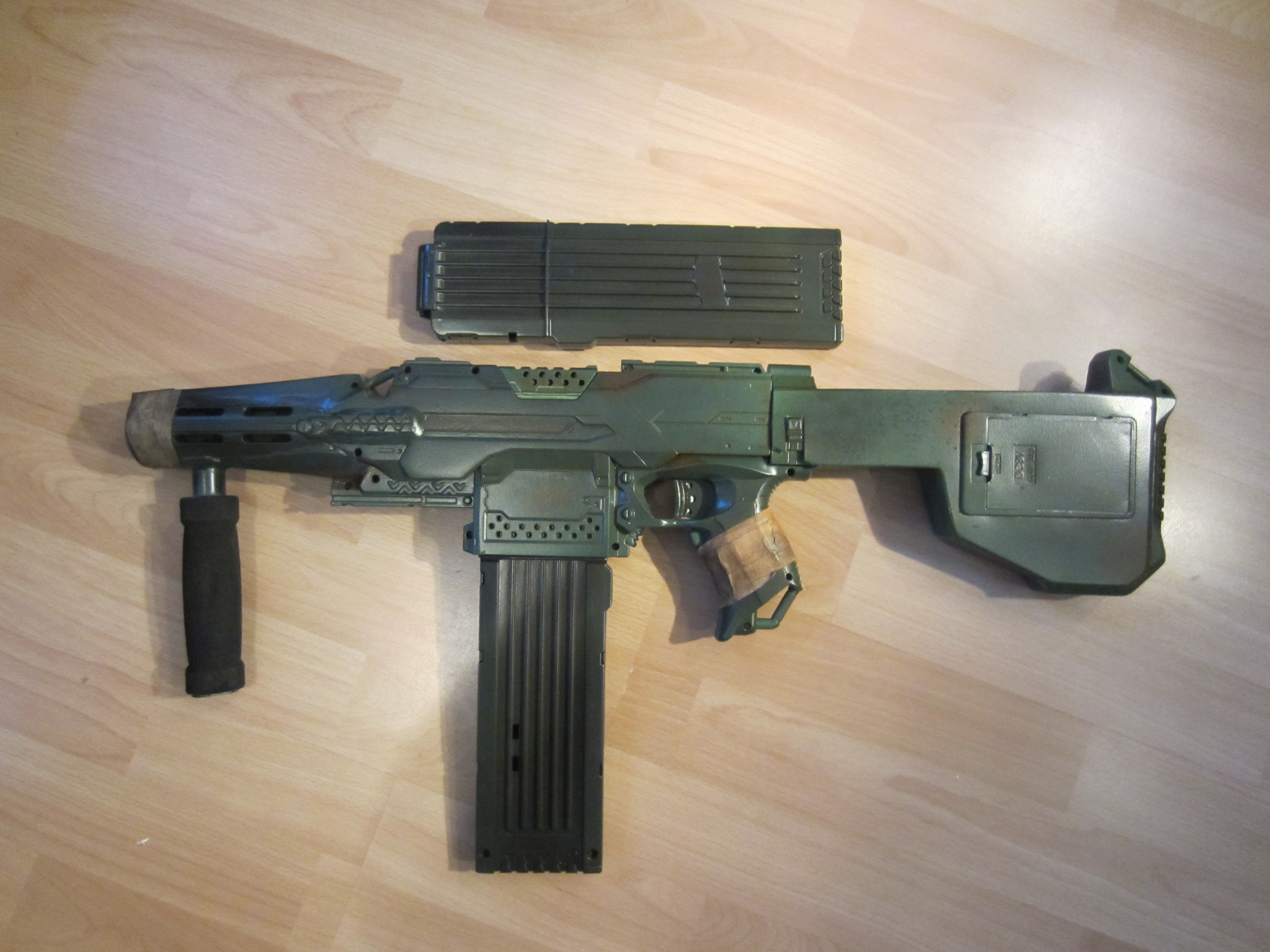 Die Fertige Stryfe
9V mit 2 18er Mags^^