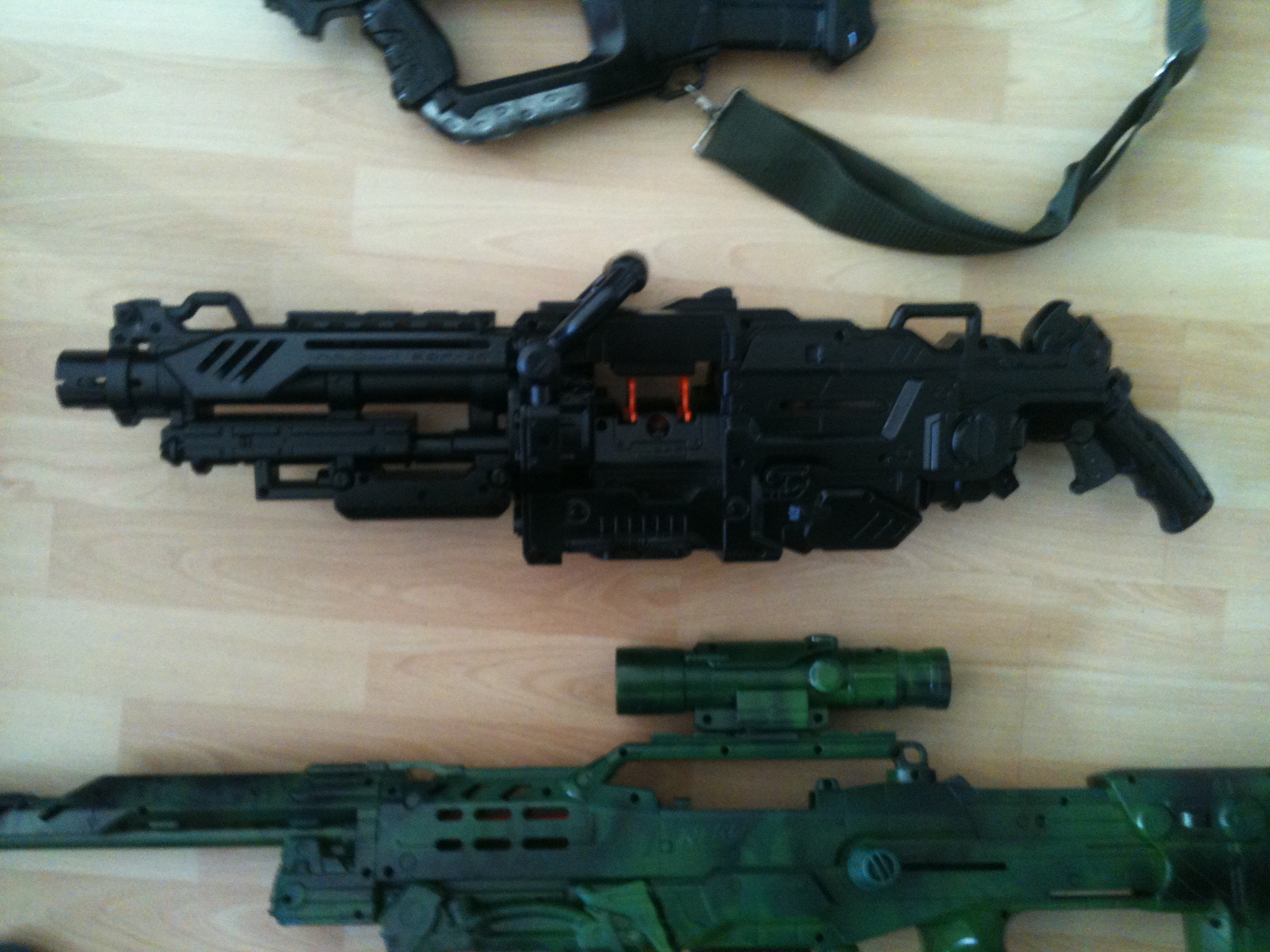 Die Vulcan EBF 25 ist von ABC.Supermall aus Ebay.com, da ist alles gemoddet worden was nur ging!!! Schießt entspannte 30 - 40 m, oft sogar noch weiter