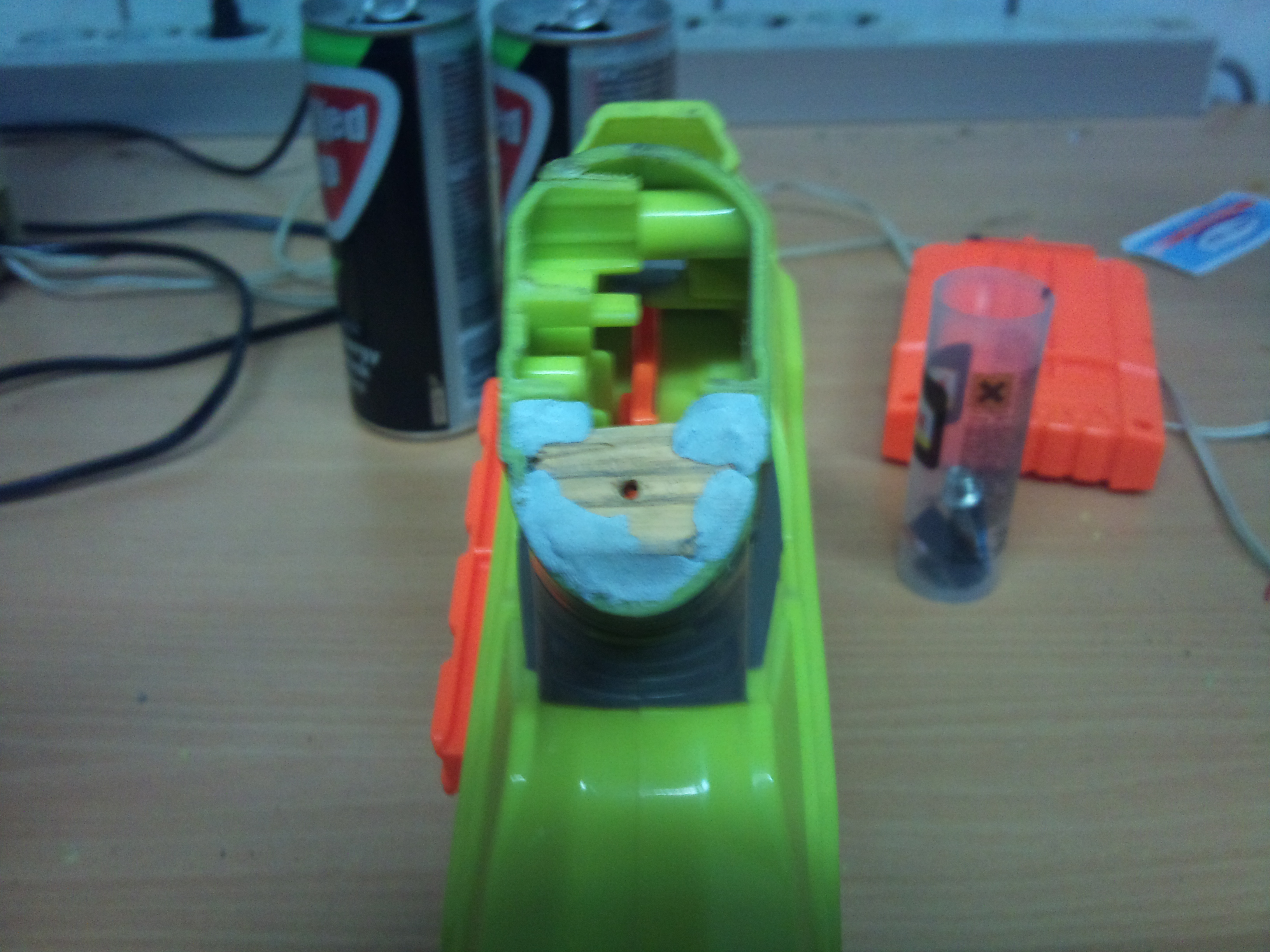 Eingeklebte Halterung für den Schlauch