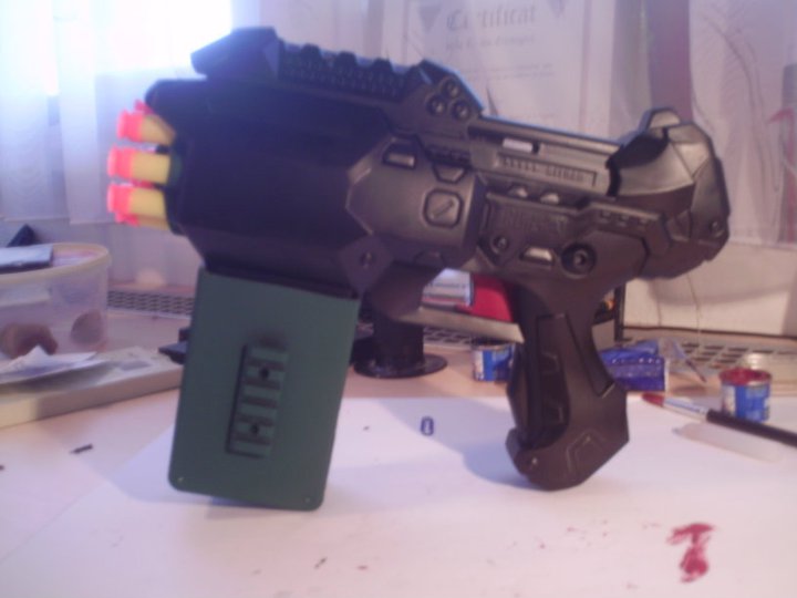 Erinnert irgendiwie an einen Bolter aus WH40k