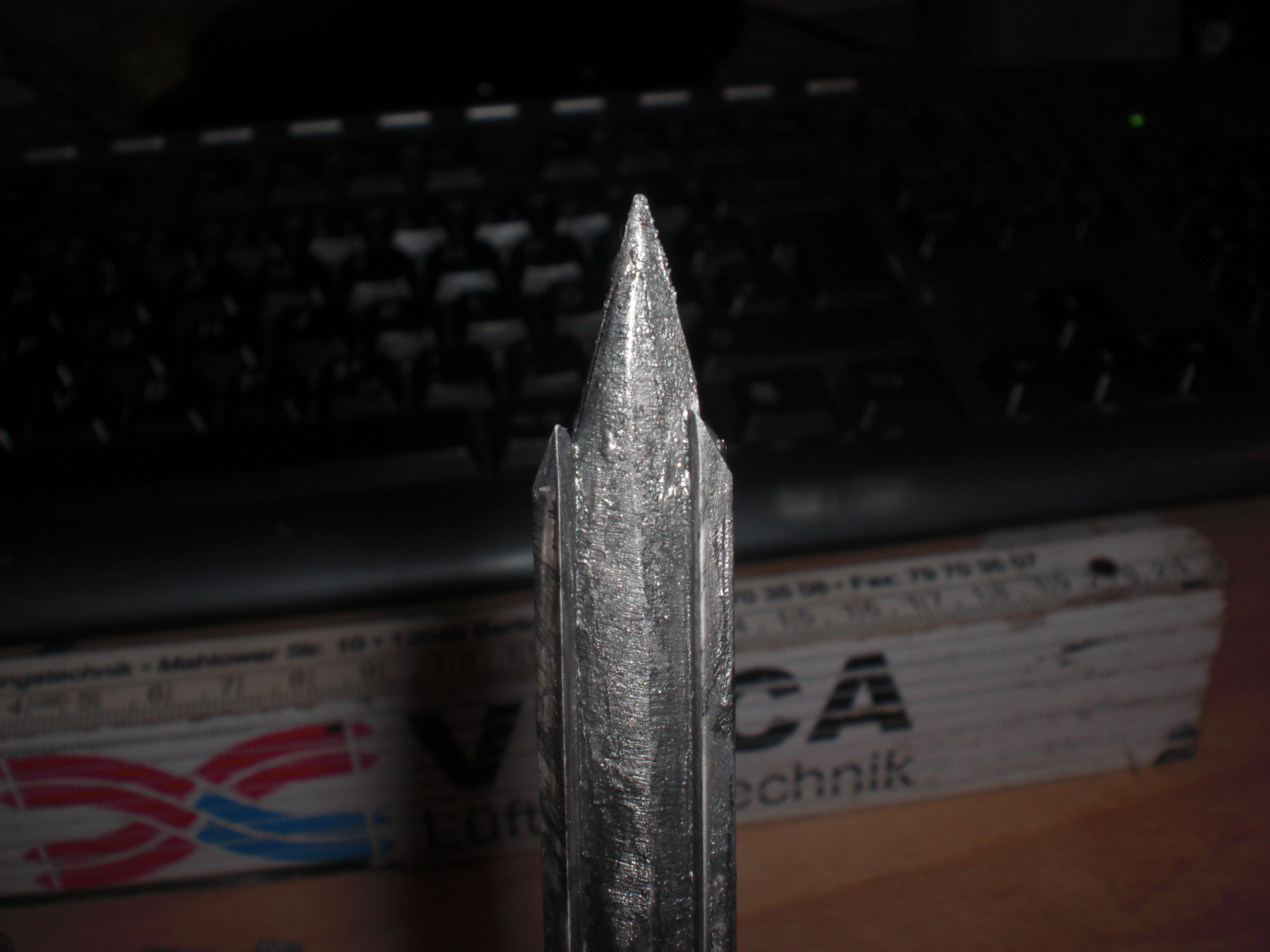 Fiktives Schwert komplett aus Kunststoff.