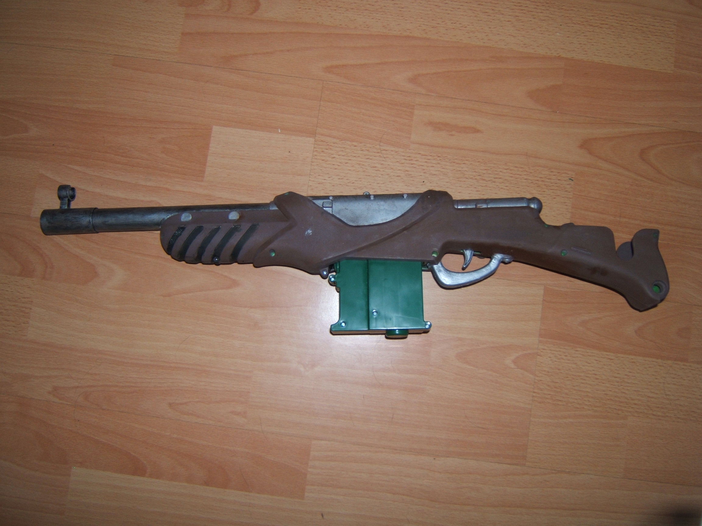 Hawk mit entferntem Handgriff und ausgetauschten Lauf (1)