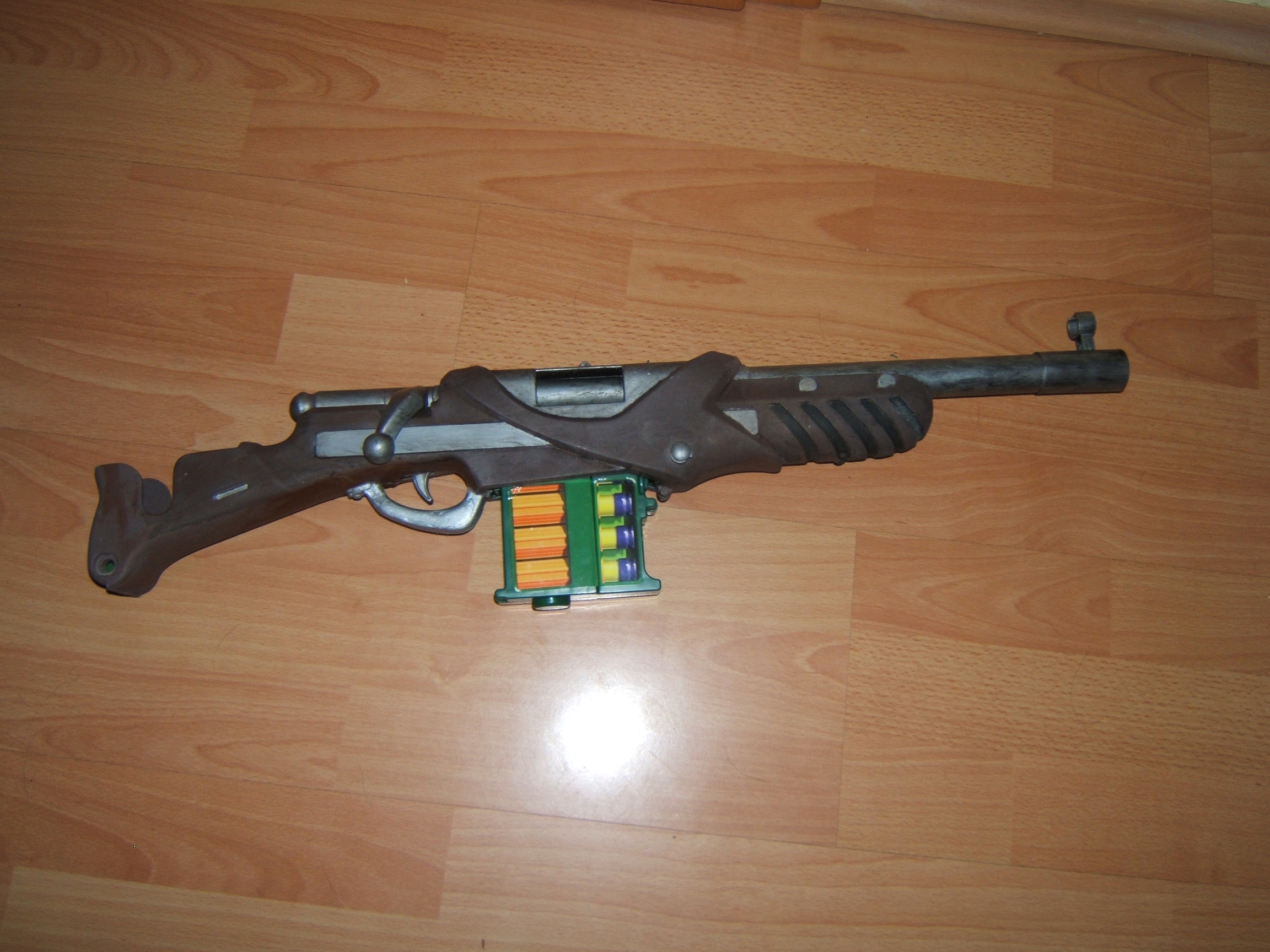 Hawk mit entferntem Handgriff und ausgetauschten Lauf (2)