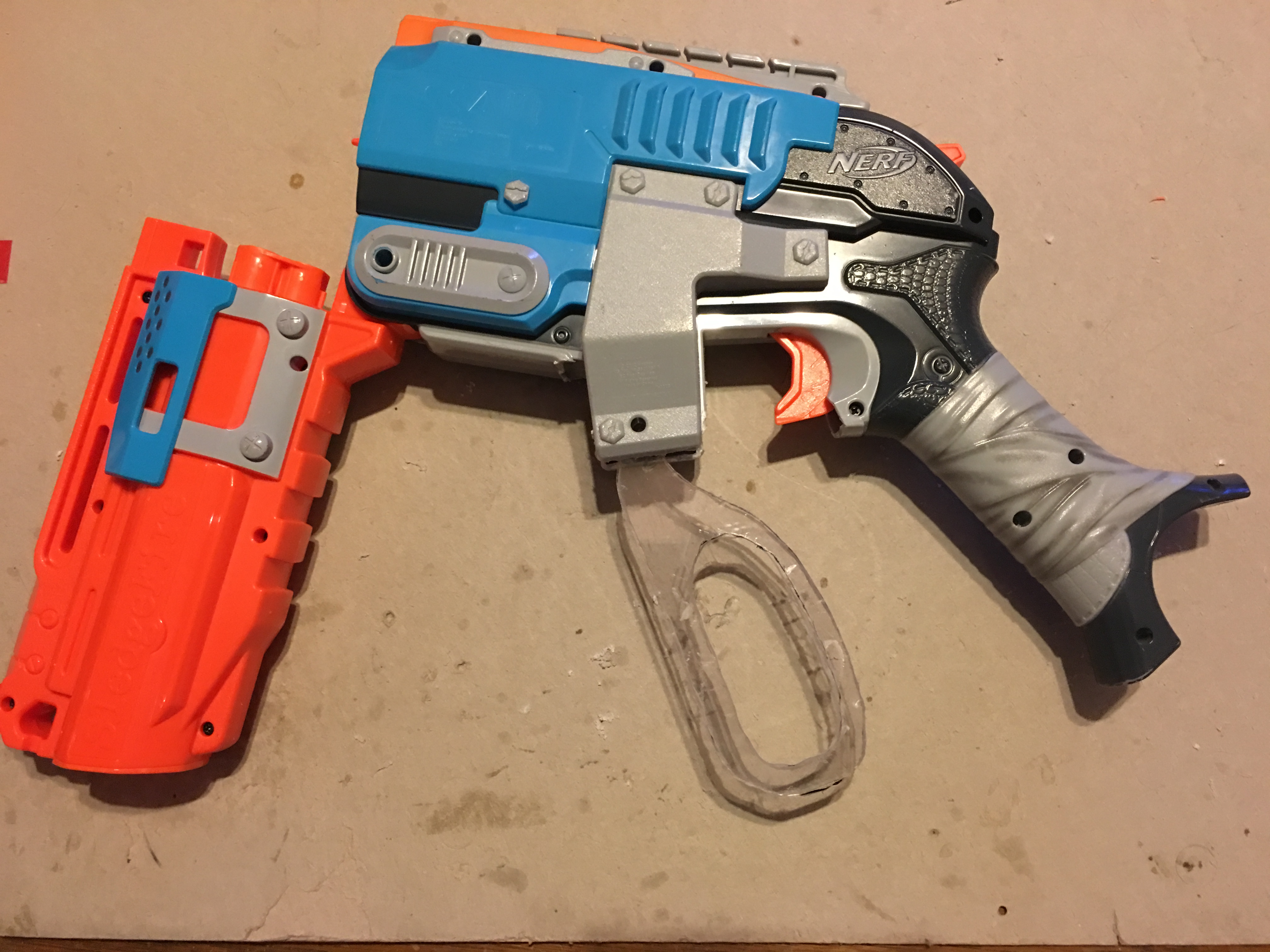 HIer sind noch Einzelteile verwendet, erst später wurde der Hebel verbunden