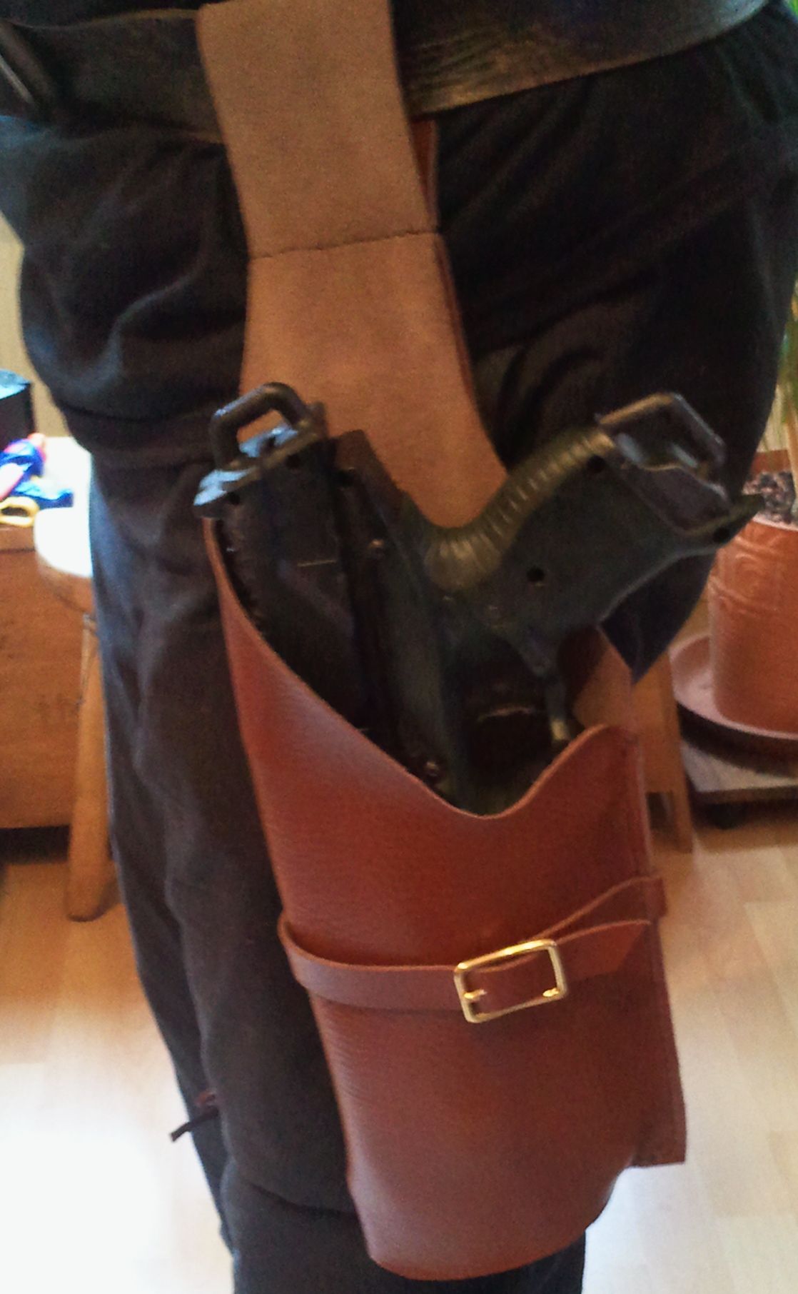 klassischer Holster für eine Strongarm, links