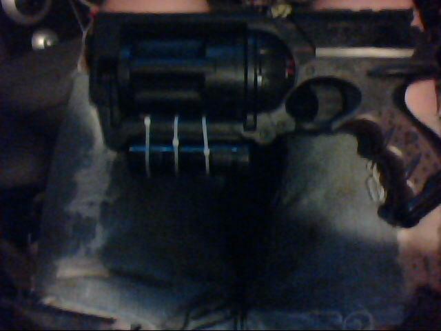 lederfarbender griff rest schwarz superARmod vollzogen :D und lampe für nachts angebrahct...