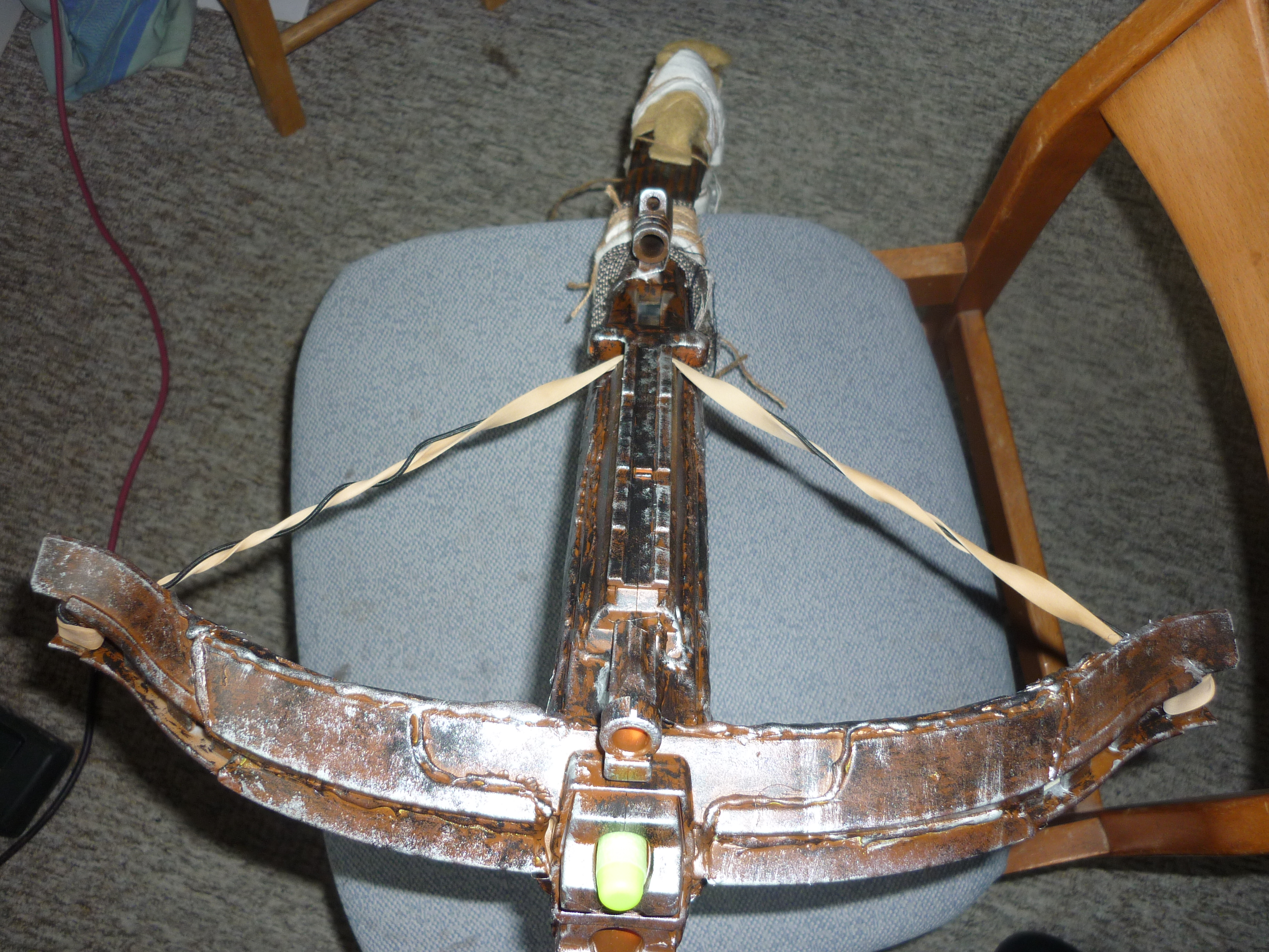 leichte Nerf Zombiestrike Crossbow optikmod von vorne