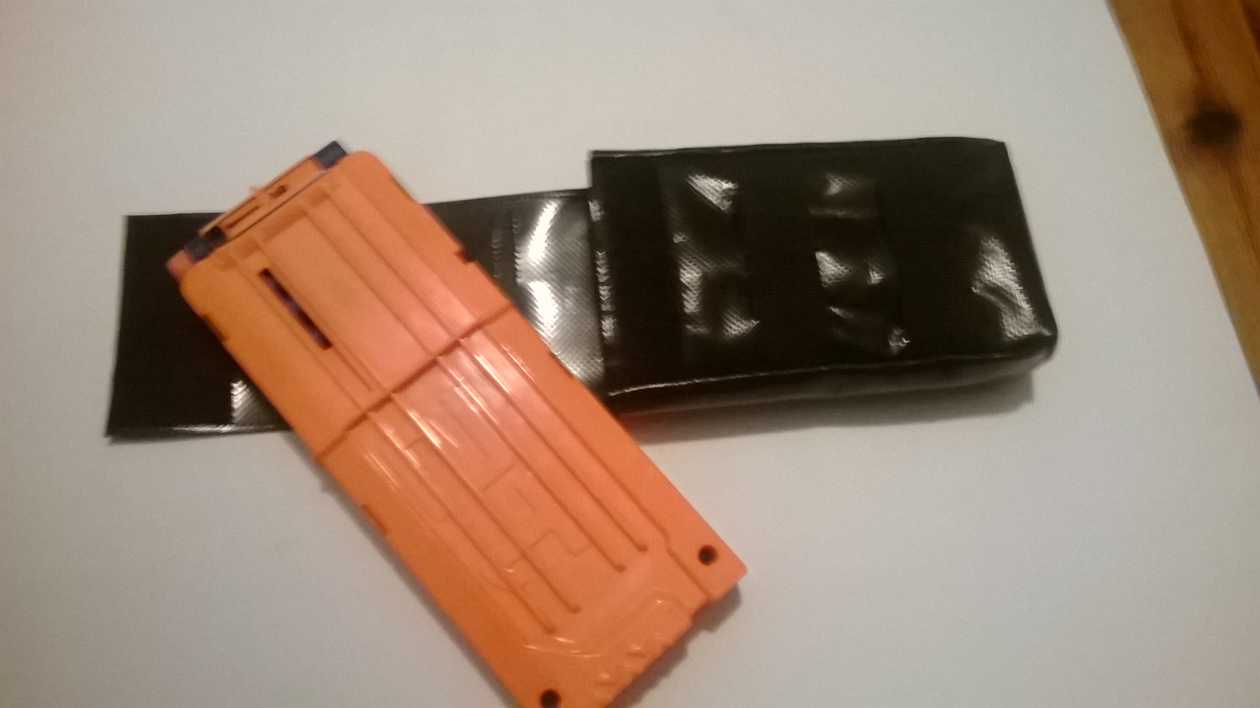 Magazintasche 12er mit Mollesystem an der Vorderseite.