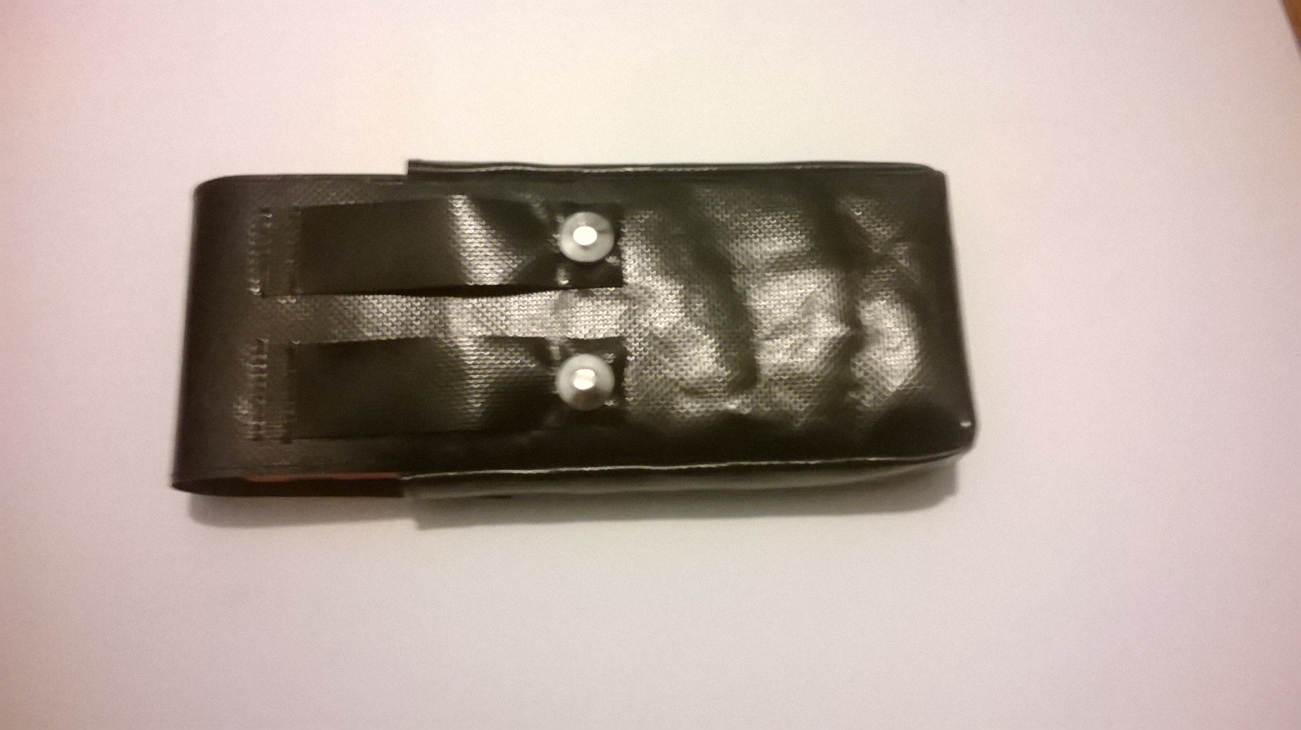 Magazintasche 12er mit Mollesystem an der Vorderseite.