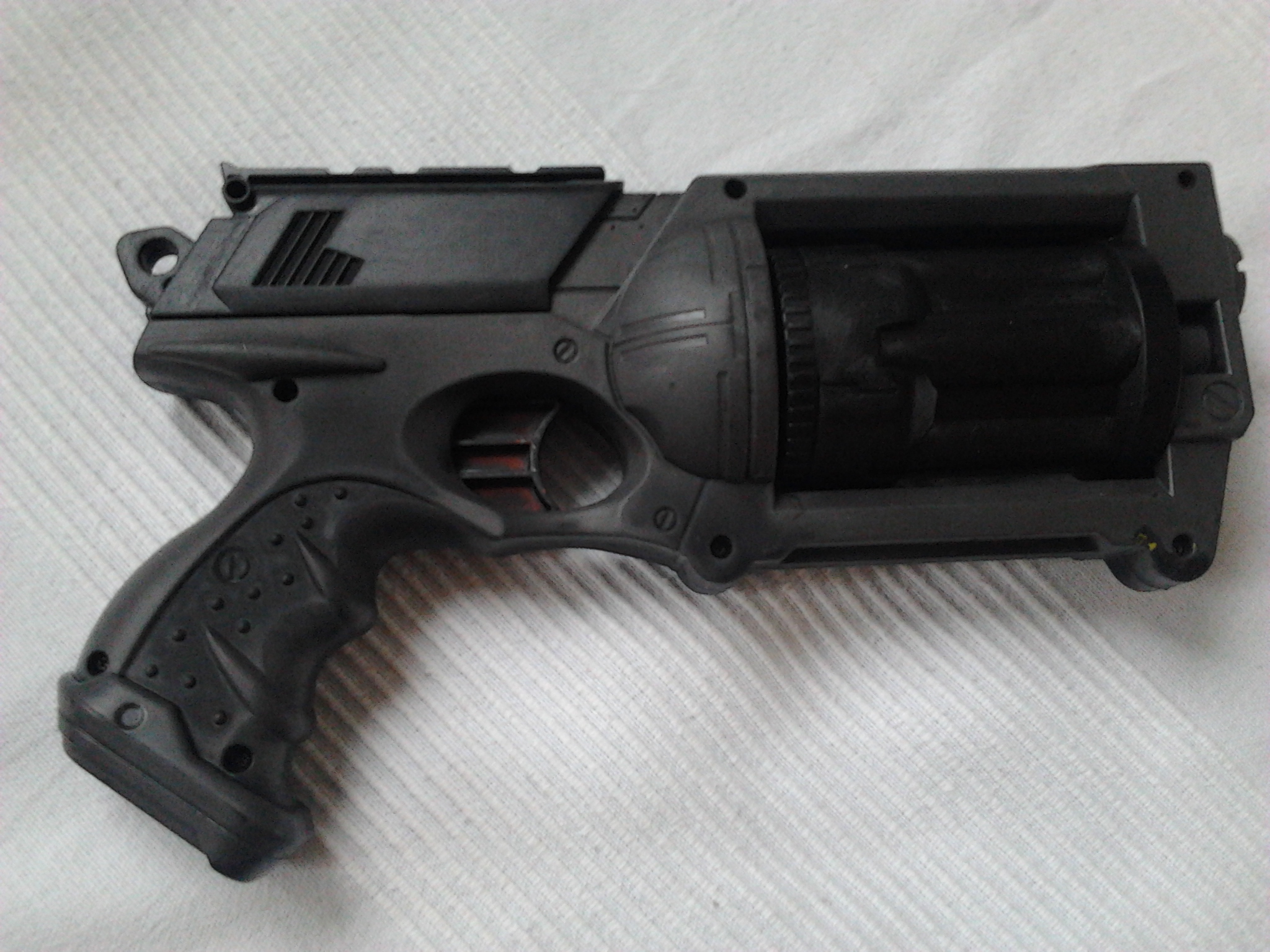 nach dem Lackieren: dies ist die zweite Seite... und leider waren nicht mehr genug Farbpigmente in der Dose. Während der Verschluss und die Trommel im